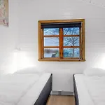Lovely With Modern Facilities, Close To The Water