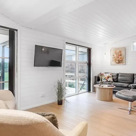 Lovely With Modern Facilities, Close To The Water Holiday home Roslev