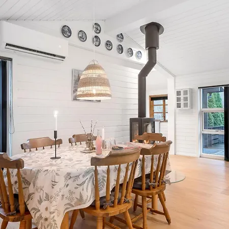 Holiday home Lovely With Modern Facilities, Close To The Water *