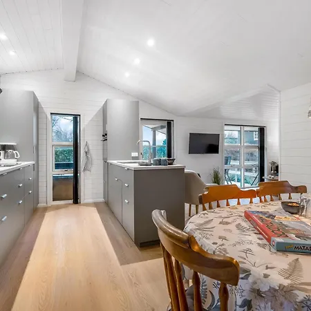 Holiday home Lovely With Modern Facilities, Close To The Water *