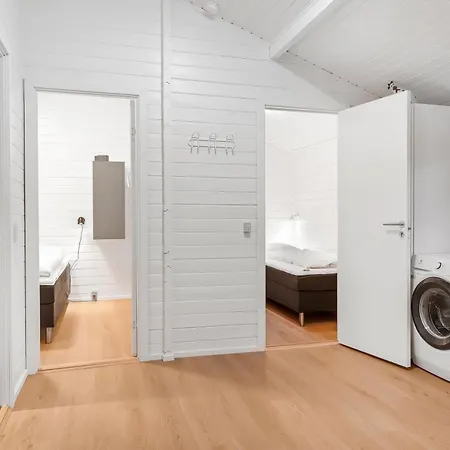 Lovely With Modern Facilities, Close To The Water Holiday home *