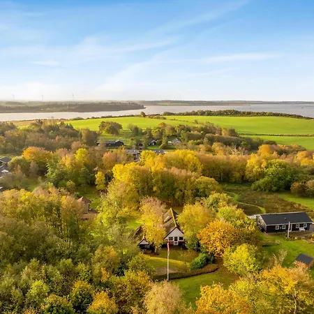 Lovely With Modern Facilities, Close To The Water Roslev