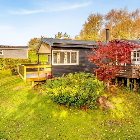 Holiday home Lovely With Modern Facilities, Close To The Water