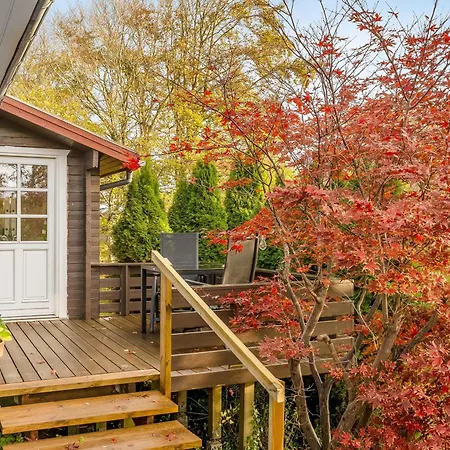Lovely With Modern Facilities, Close To The Water