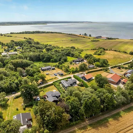 Lovely With Modern Facilities, Close To The Water Roslev