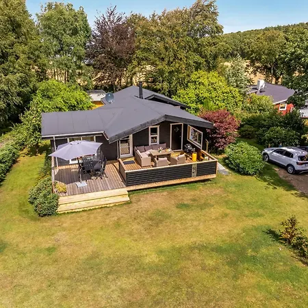 Lovely With Modern Facilities, Close To The Water Roslev